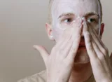 Qual é o nome do profissional que faz limpeza de pele?