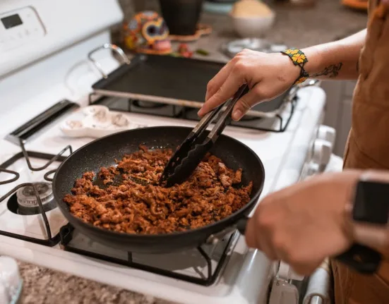 Como funciona a defumação de carnes e peixes?