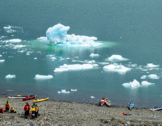 Onde fica o maior iceberg do mundo?